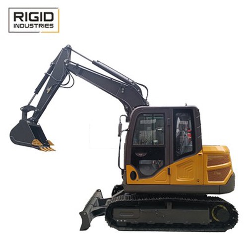 En annen containers stive RE65 gravemaskiner ble sendt